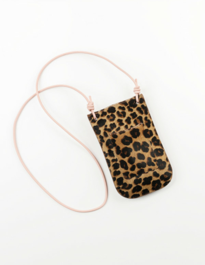 atelier_farny_pochette_telephone_leopard_rose_dos