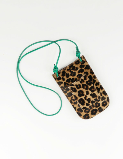 atelier_farny_pochette_telephone_leopard_vert_dos